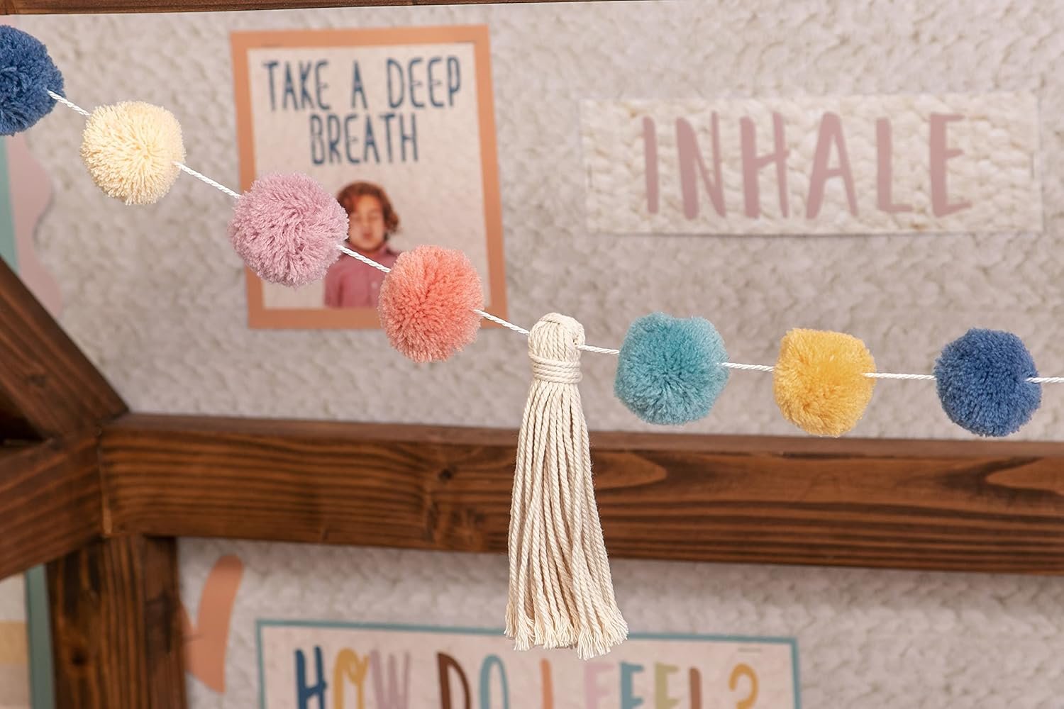 Wholesale Everyone is Welcome Pom-Poms and Tassels Garland Supplier Wholesale Everyone is Welcome Pom-Poms and Tassels Garland Supplier