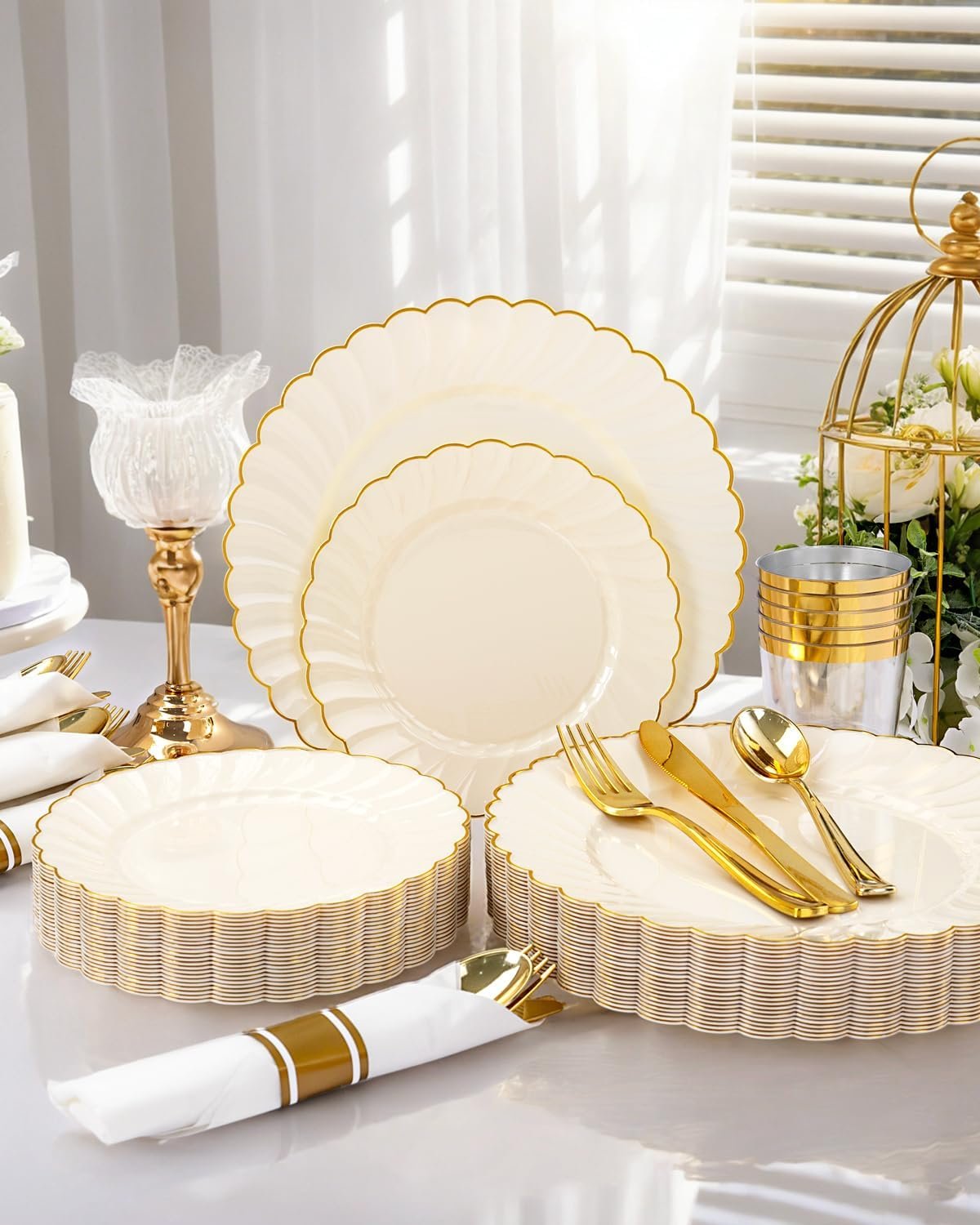 Wholesale 350PCS Ivory Scalloped Plastic Plates Ivory Gold Disposable Dinnerware Set 100 Plates 150 Gold Silverware 50 Cups 50 Napkins Wedding Party Supplier