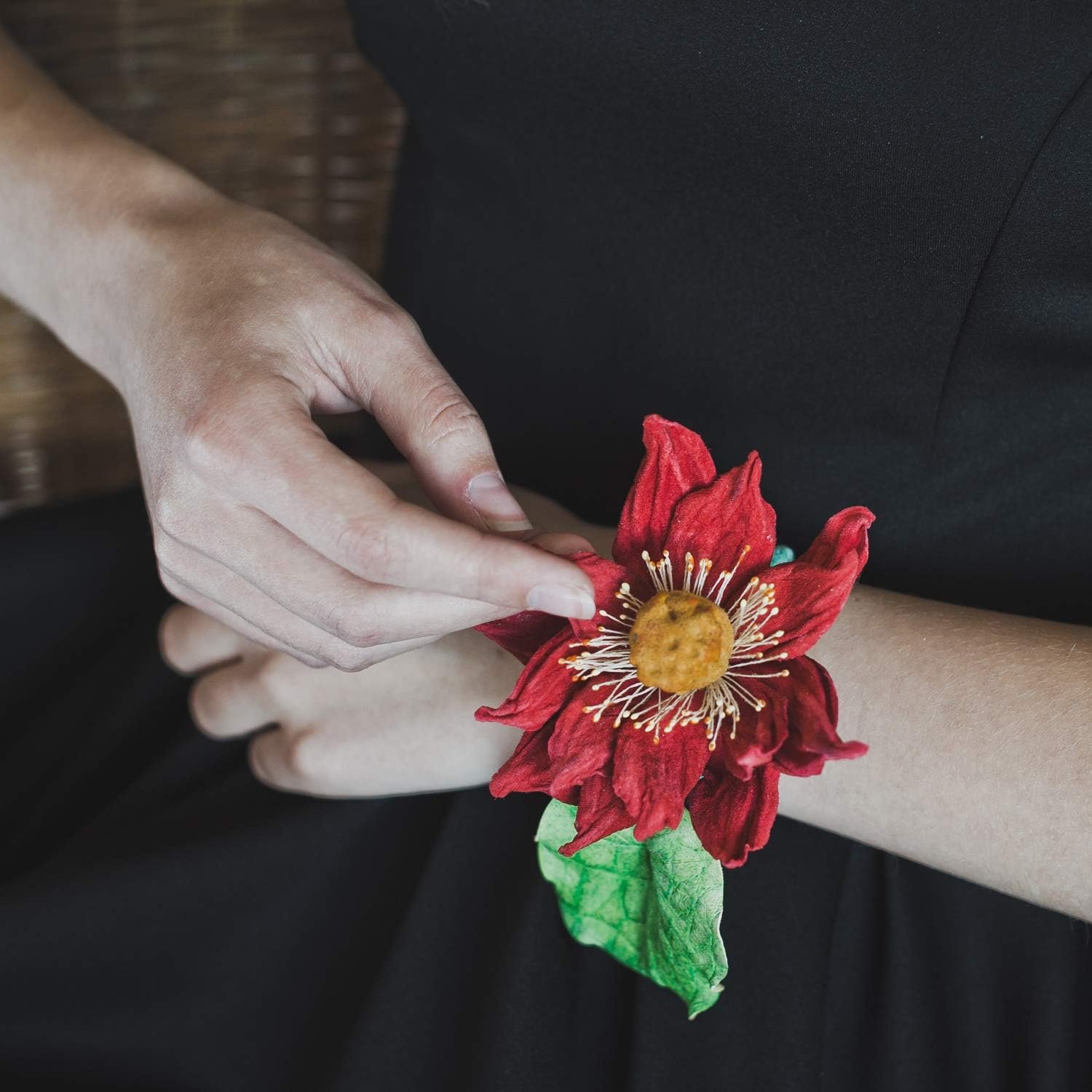 Wholesale Elastic Wrist Corsage Bands Wristlets for Wedding Prom Flowers Supplier