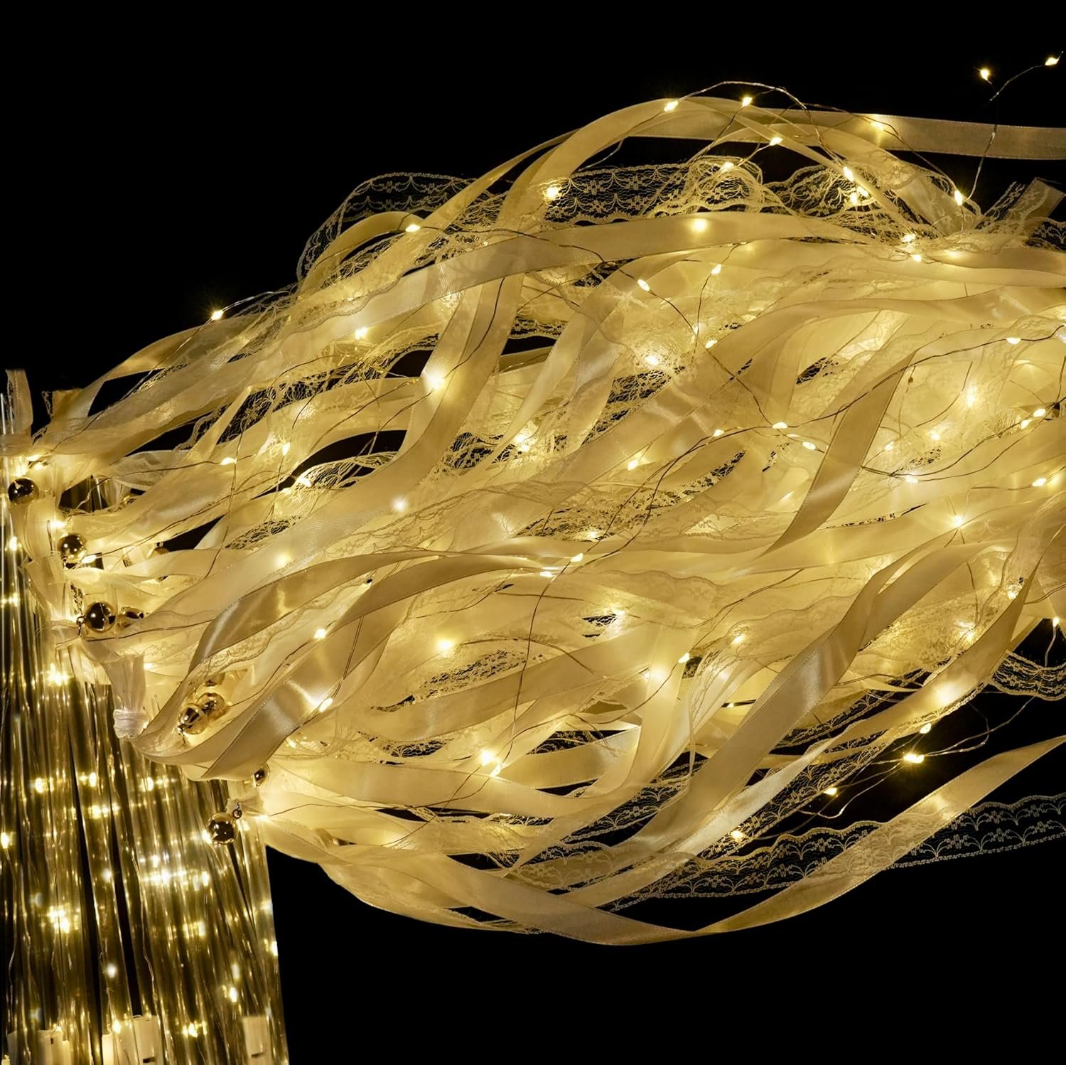 Wholesale 48pcs Wedding Sparklers Send Off Light Up Fairy Ribbon Wands White Glow Sticks with Bells Reception Birthday LED Party Church Exit Recessional Props Supplier