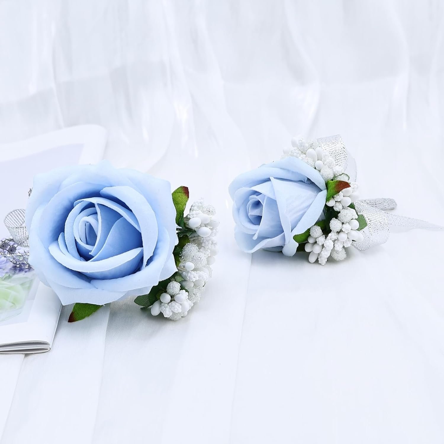 Wholesale 2Pcs Light Blue Rose Corsage Boutonniere Set Artificial Wrist Corsage Wristlet Bracelets Mens Boutonniere Wedding Party Homecoming Prom Formal Dinner Flowers Accessories Supplier