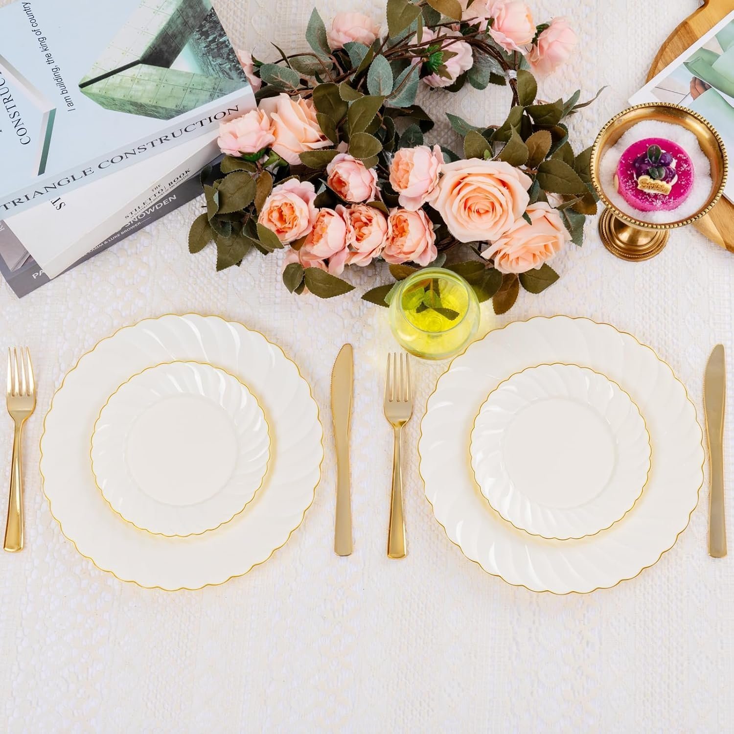 Wholesale 125PCS Ivory Scalloped Disposable Plastic Plates Gold Dinnerware Set 50 Plates 75 Gold Silverware Party Wedding Supplier