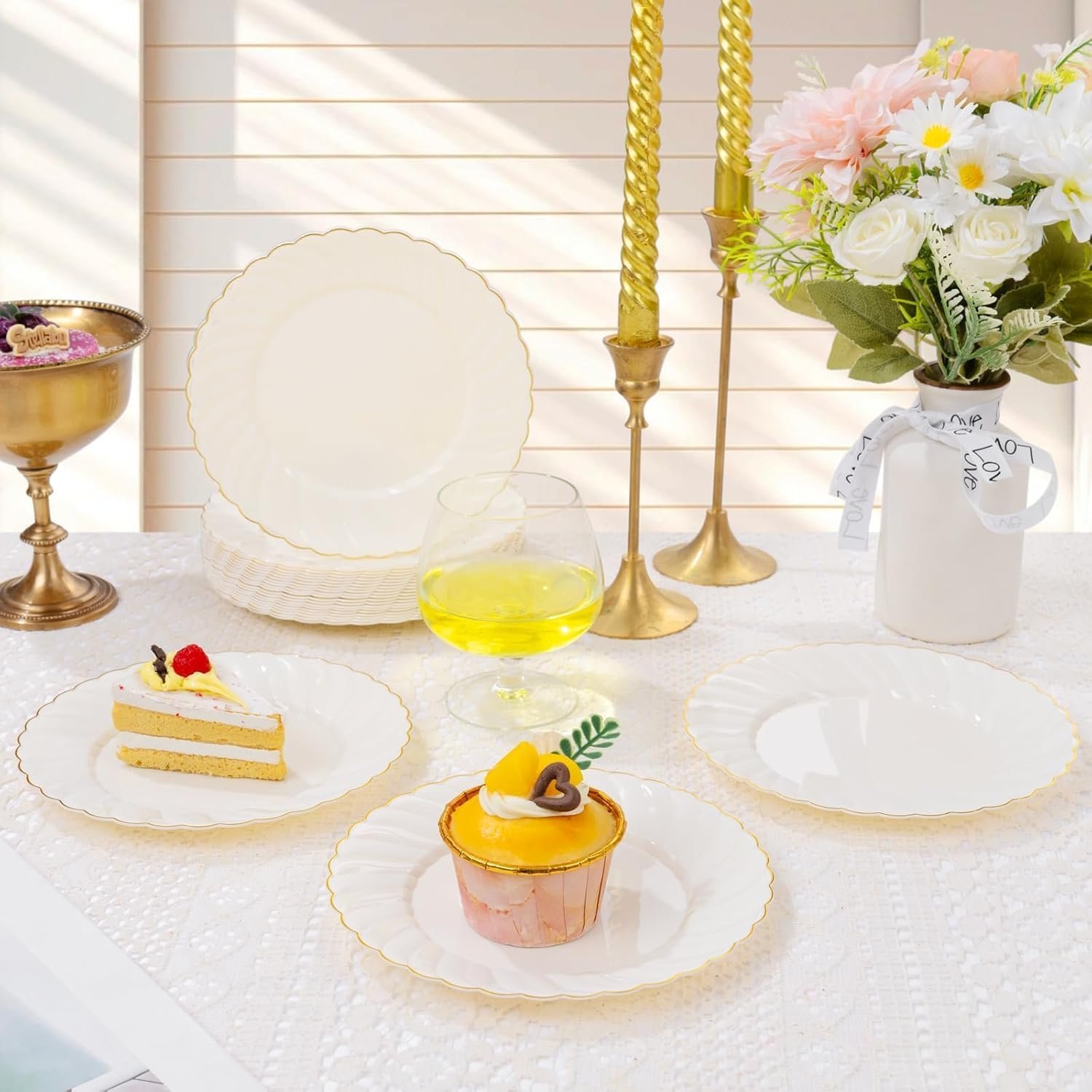 Wholesale 125PCS Ivory Scalloped Disposable Plastic Plates Gold Dinnerware Set 50 Plates 75 Gold Silverware Party Wedding Supplier