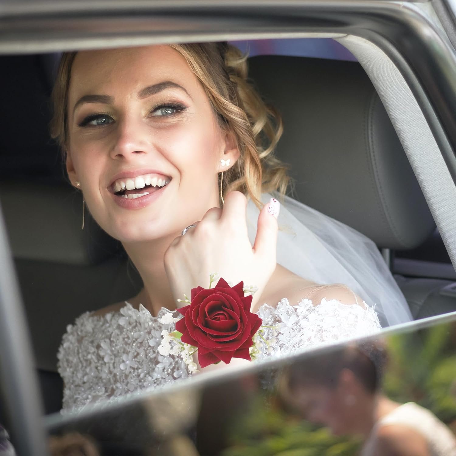 Wholesale 2Pcs Red Rose Corsage Wristlet Band Bracelet and Boutonniere Set for Prom Wedding Party Suit Decoration Supplier