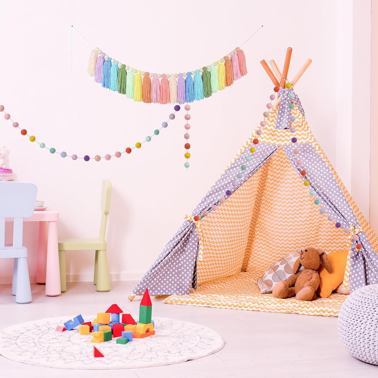 Wholesale 2pcs Boho Tassel Pom Pom Garland 6.5 Feet Long 20 Balls Colorful Pastel Wall Hanging Party Decor Banner Wedding Birthday Baby Shower Supplier