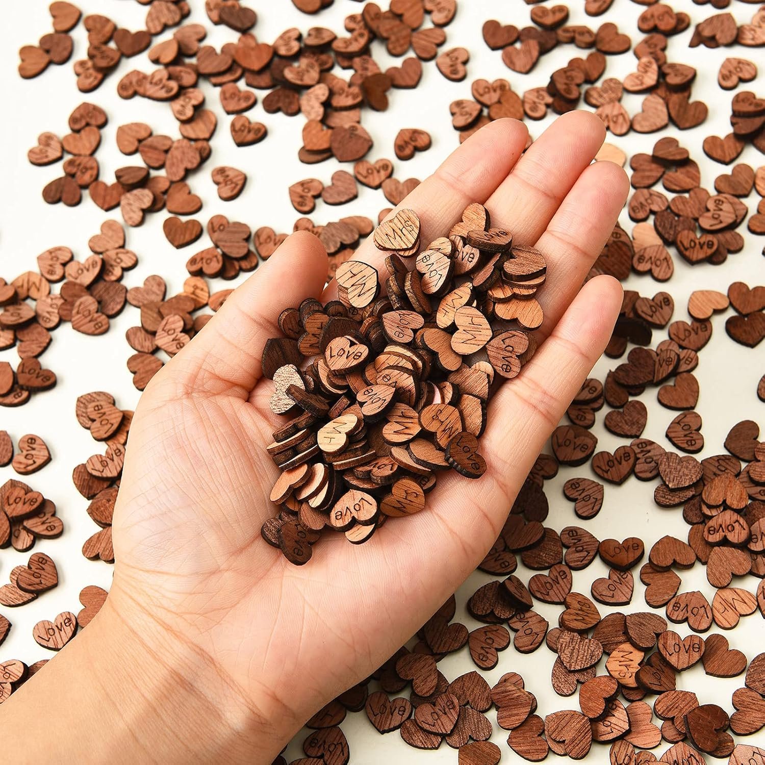 Wholesale 1000 Pcs Small Wooden Heart Confetti Rustic Valentine's Day Table Decor Mr Mrs Love Cake Topper Wedding Party Gift Cute Style Supplier