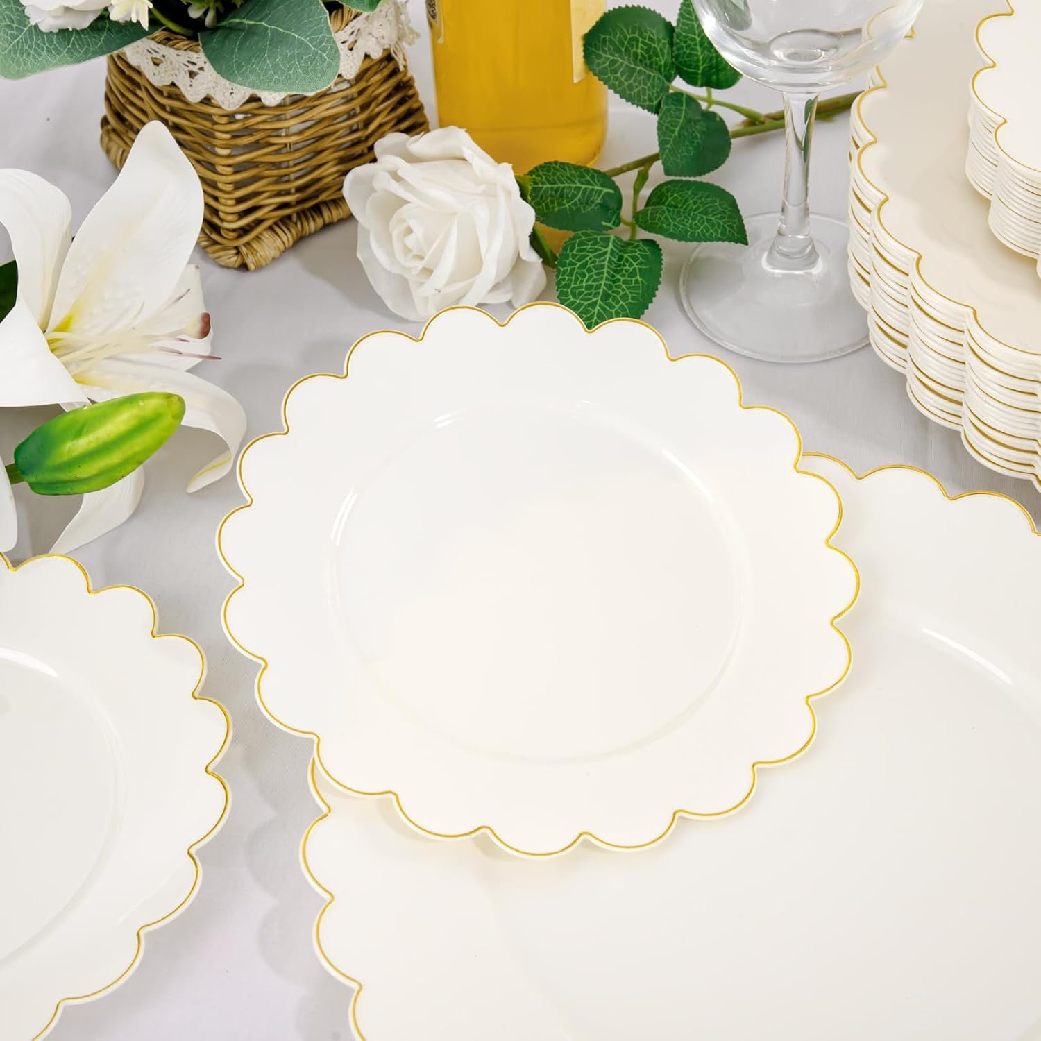 Wholesale 120 Pcs Ivory Scalloped Plastic Plates Disposable Ivory and Gold Fancy Party Dinner Dessert Plates for Wedding Birthday Valentines Day Supplier