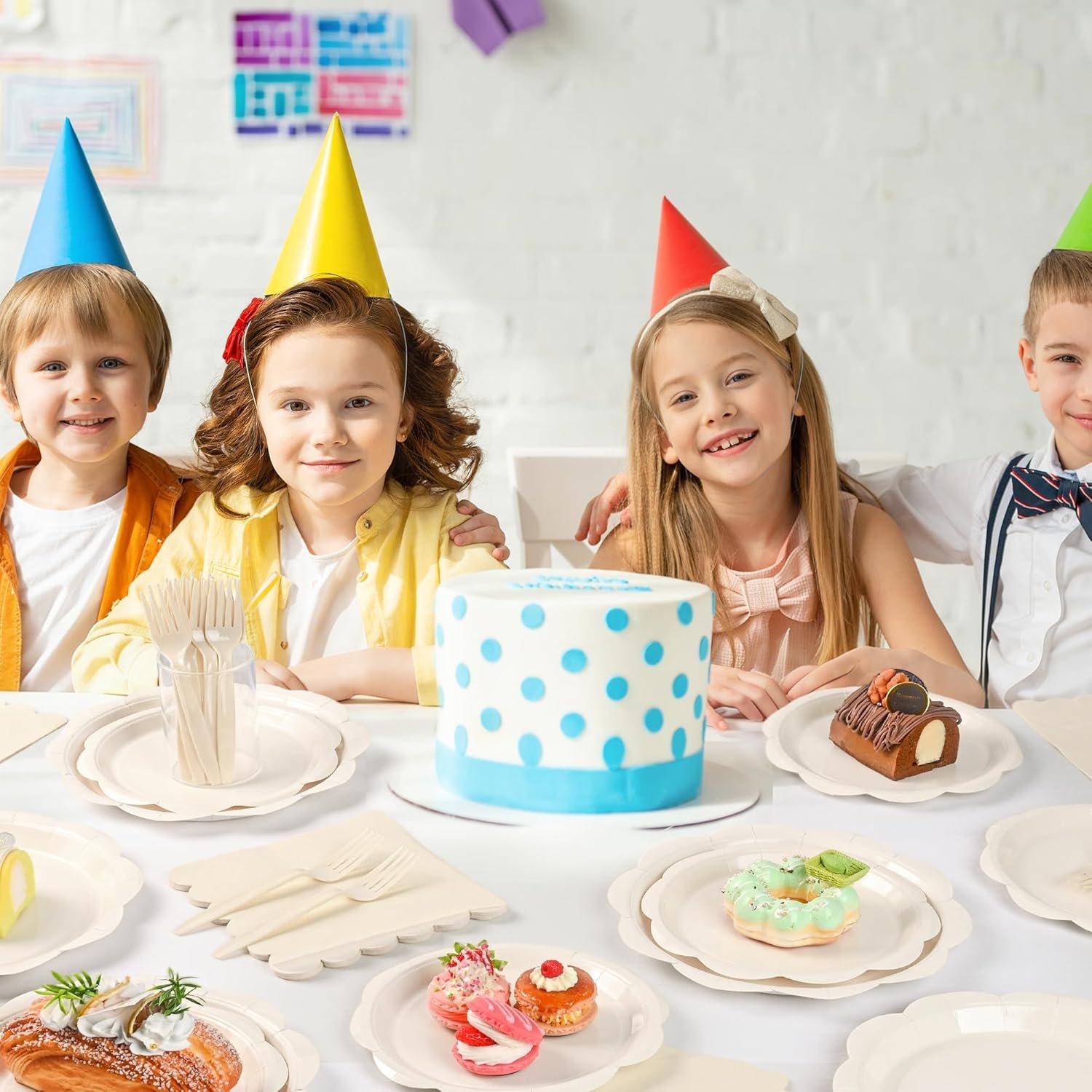 Wholesale 96 Pcs Ivory Disposable Paper Plates Napkins and Forks Set for 24 Guests Scalloped Tableware Party Supplies Baby Shower Bridal Wedding Supplier