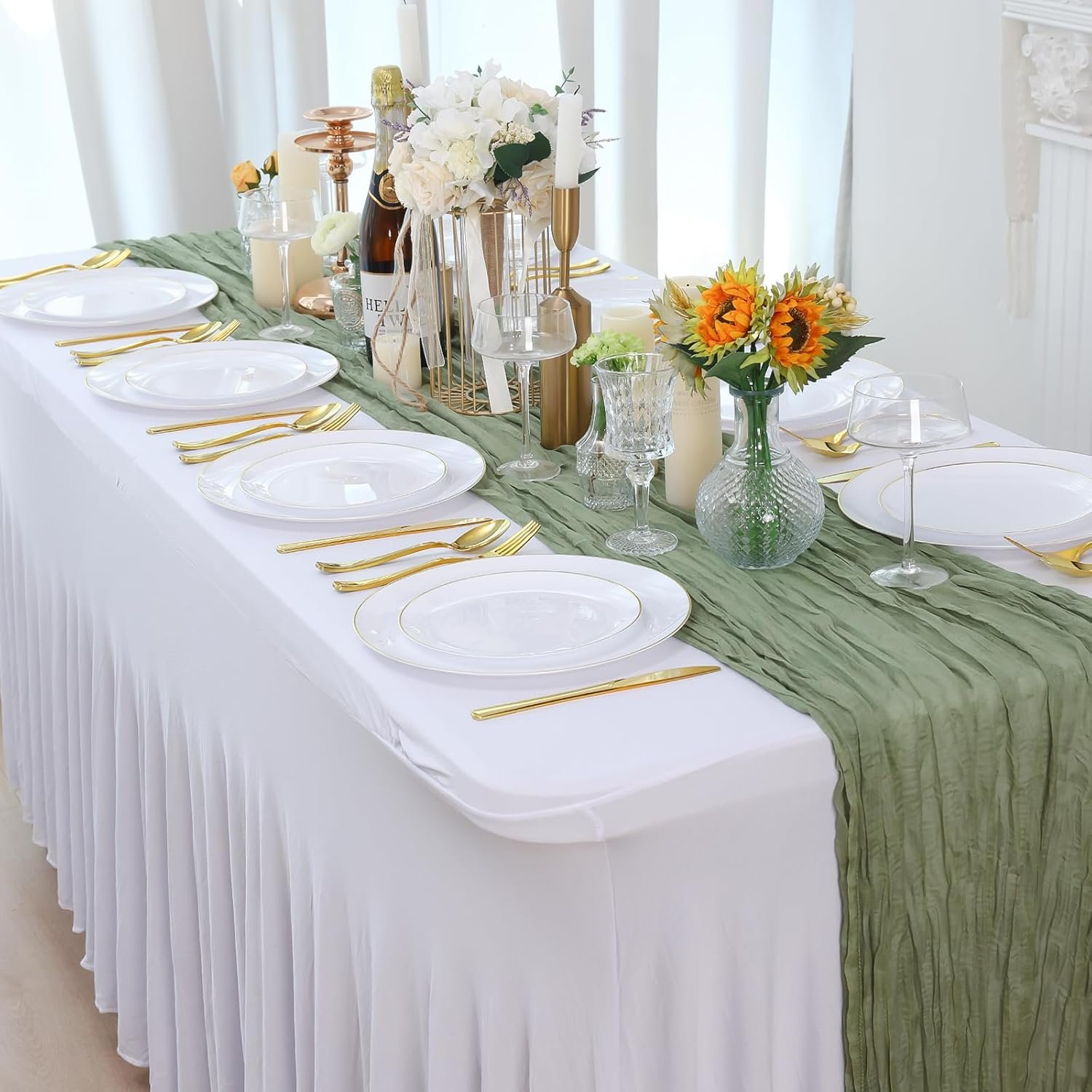 Wholesale 250PCS Gold Disposable Dinnerware Set White and Gold Plastic Party Plates for 50 Guests Includes 50 Dinner Plates 50 Dessert Plates 150 Gold Cutlery for Weddings and Parties Supplier