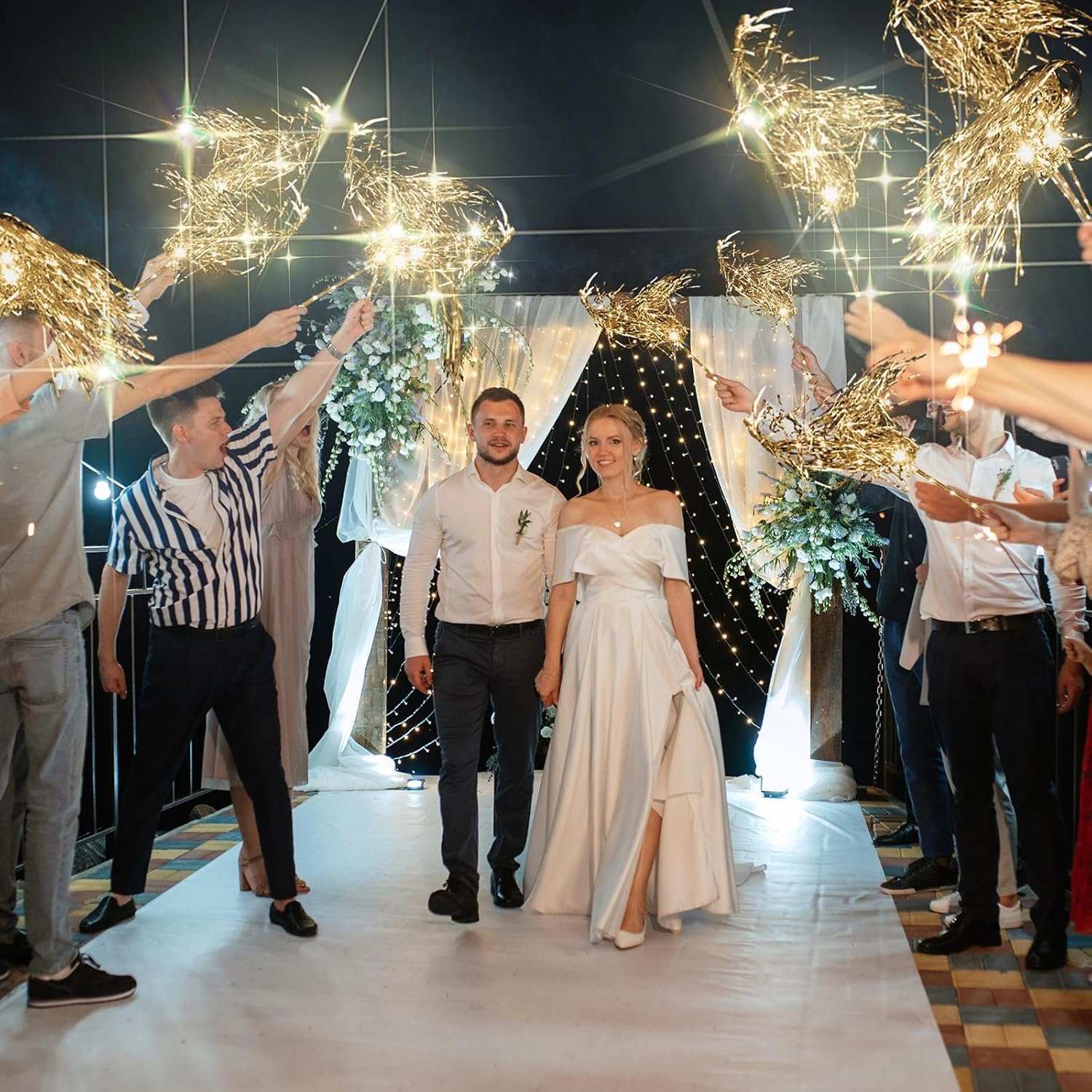 Wholesale 48 Pcs LED Light Up Fairy Wands Foil Tinsel Sticks Glow in the Dark Flashing Sparklers for Wedding Birthday Party Favors Champagne Supplier Wholesale 48 Pcs LED Light Up Fairy Wands Foil Tinsel Sticks Glow in the Dark Flashing Sparklers for Wedding Birthday Party Favors Champagne Supplier