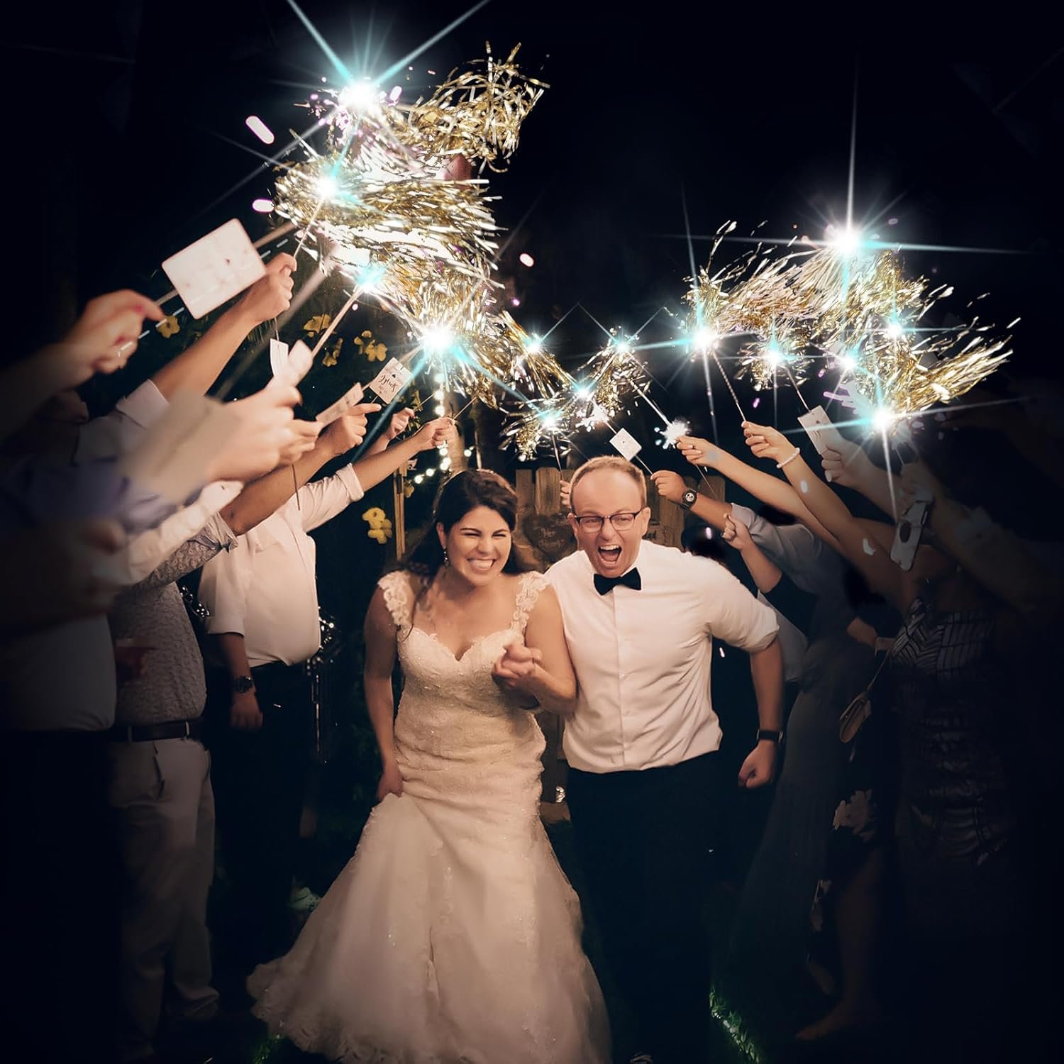 Wholesale 24 PCS Light Up LED Tinsel Streamer Wedding Wands for Send Off Grand Entrance Party Favors Birthdays Christmas Champagne Supplier Wholesale 24 PCS Light Up LED Tinsel Streamer Wedding Wands for Send Off Grand Entrance Party Favors Birthdays Christmas Champagne Supplier