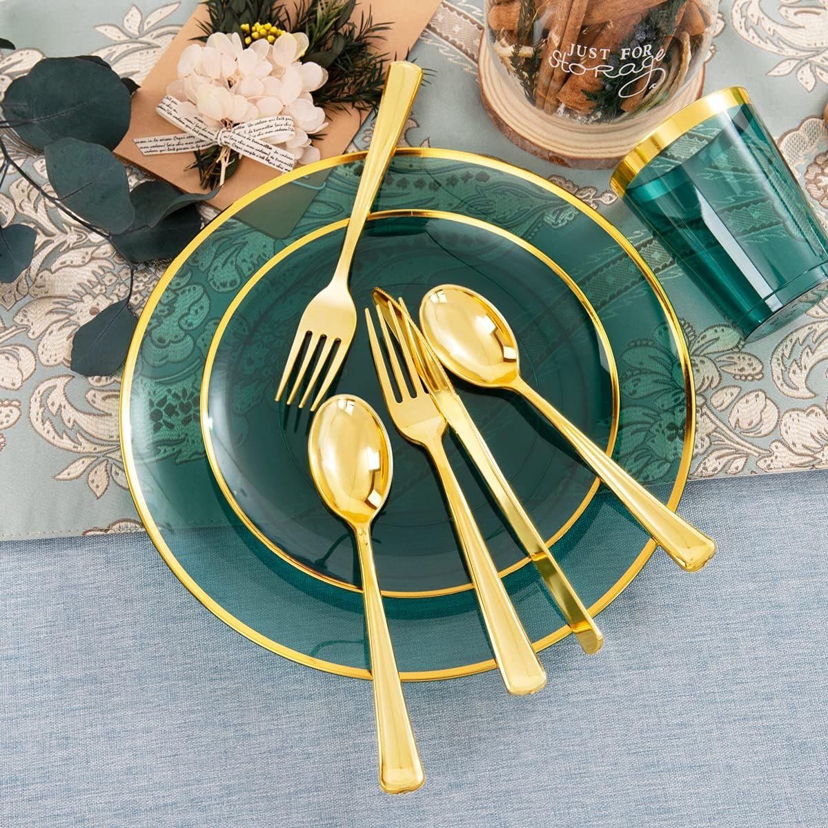 Wholesale 180 Pcs Emerald Green Disposable Plastic Christmas Dinnerware Set Including Plates Dishes Cups Tableware for 30 Guests Supplier