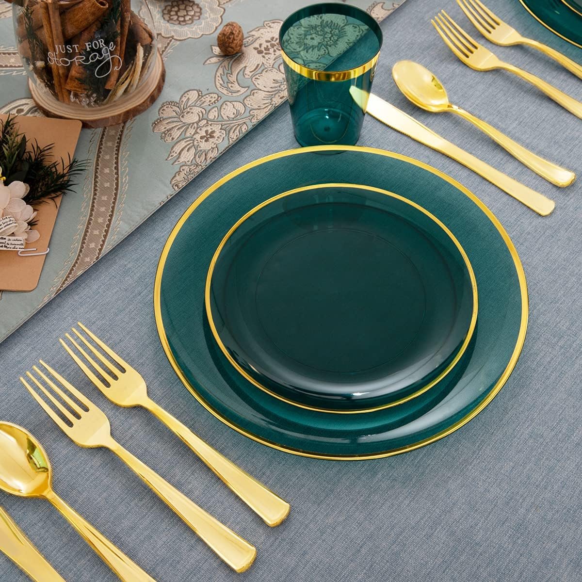 Wholesale 180 Pcs Emerald Green Disposable Plastic Christmas Dinnerware Set Including Plates Dishes Cups Tableware for 30 Guests Supplier