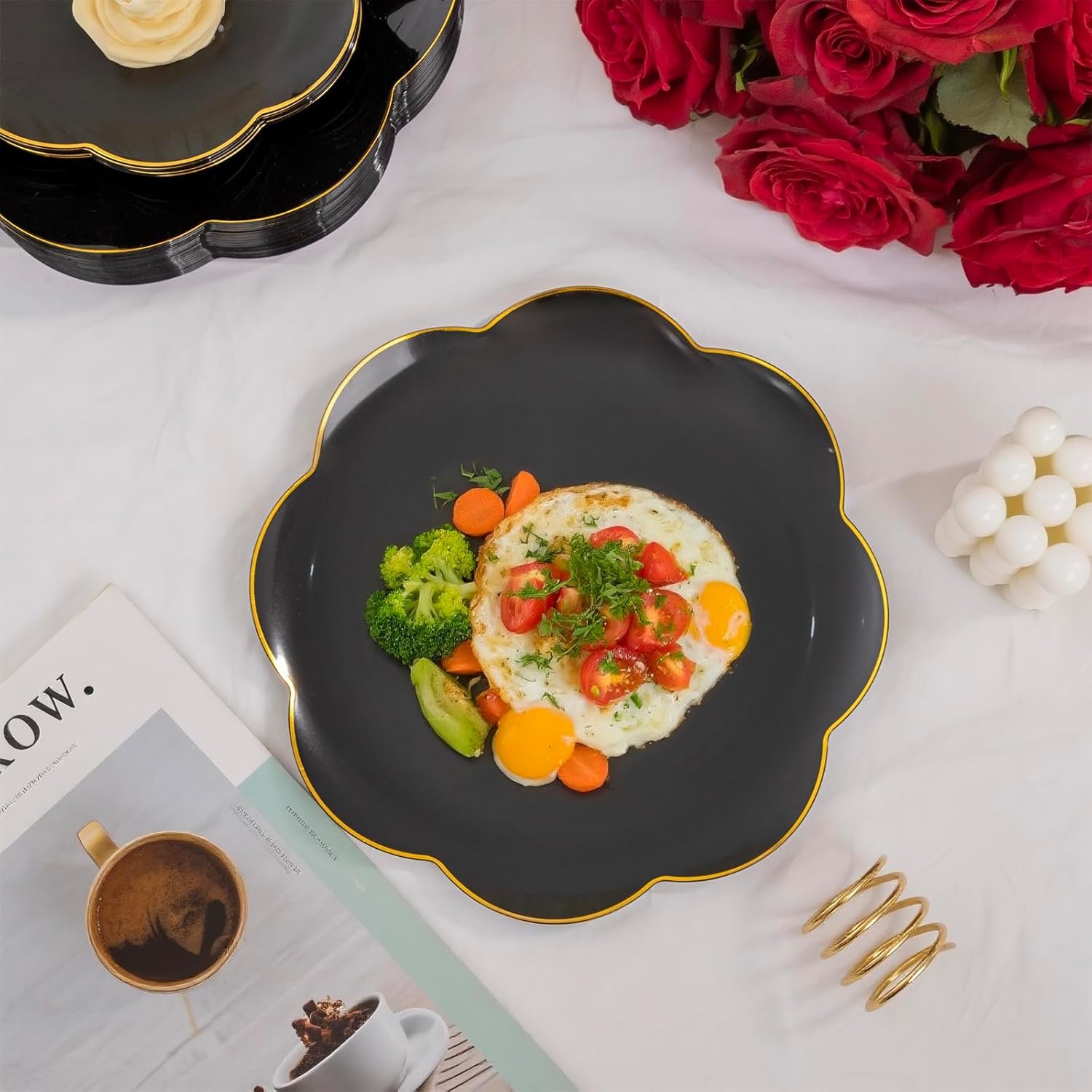 Wholesale 60 Pcs 10.25 Inch Black and Gold Scalloped Plastic Dinner Plates Disposable Heavy Duty Fancy Rim Tableware for Parties Christmas Supplier