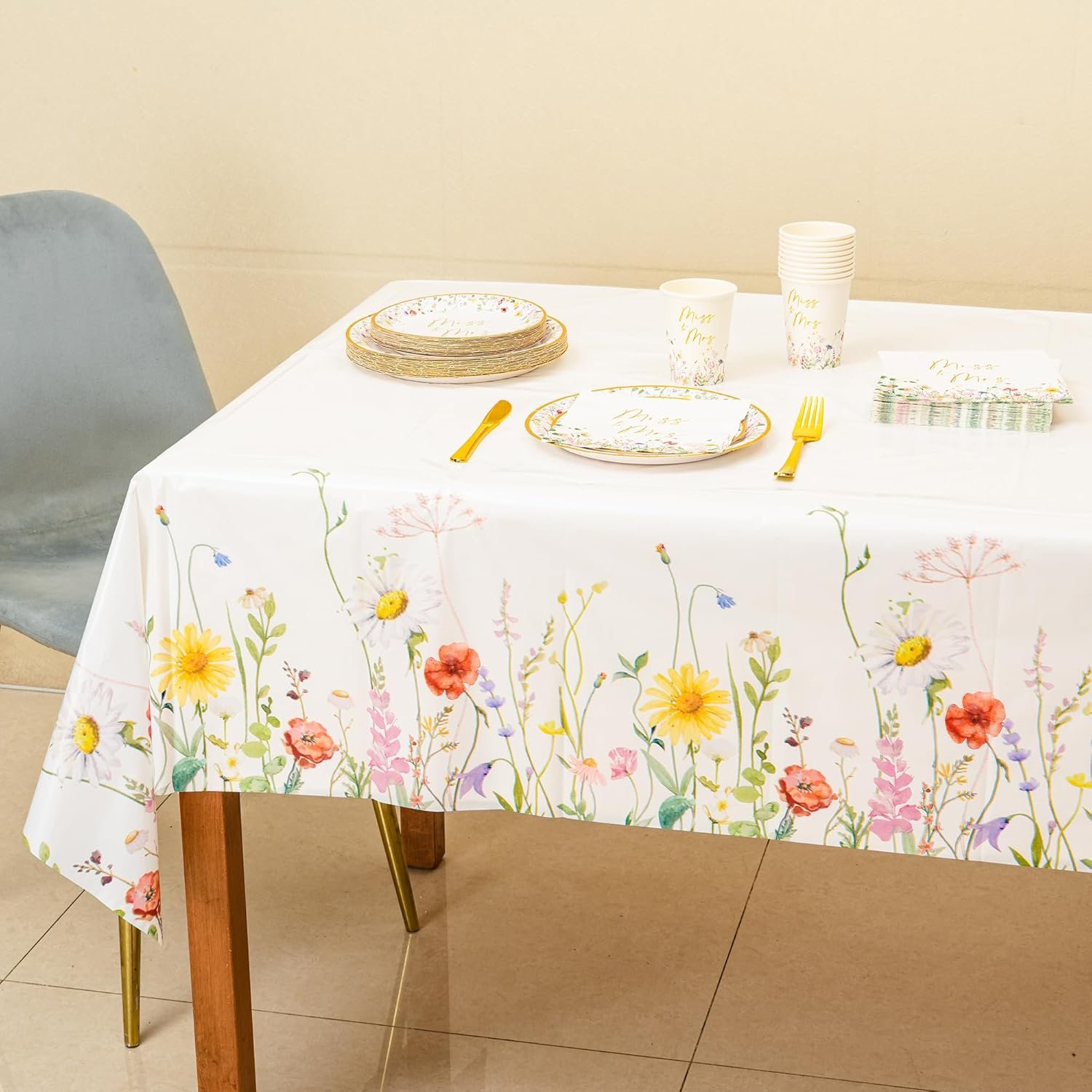 Wholesale Gold Miss to Mrs Floral Disposable Paper Tableware Set of 24 Bridal Shower Plates Napkins Cups Tablecloth Knife Fork for Wedding Decorations 9